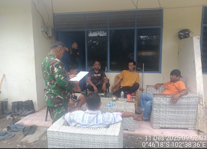 Koramil 01/Rengat Ingatkan Masyarakat Jangan Buang Putung Rokok Sembarangan Dilahan Gambut Mari Cegah Karhutla