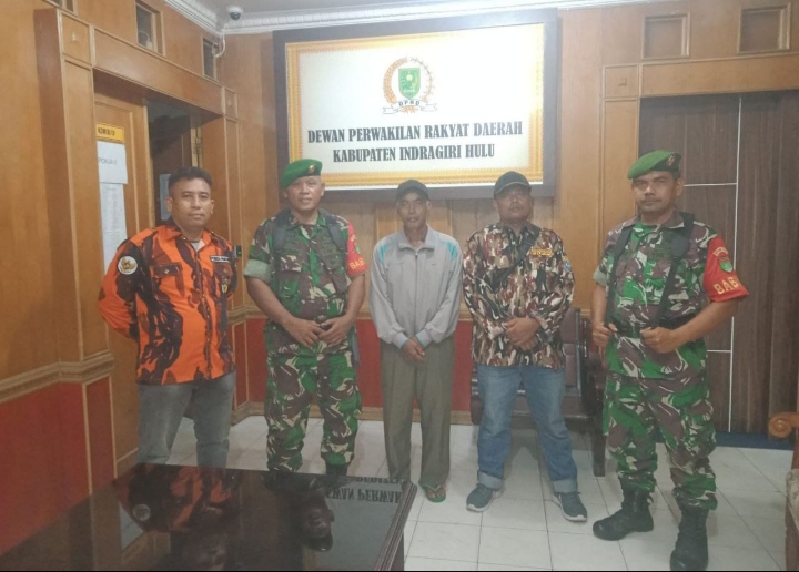 Patroli Keamanan Gedung DPRD Dan Kantor Bupati Masih Terus Berjalan, Personil Koramil 01/Rengat Jaga Kondusifitas Dari Aksi Pasca Demo