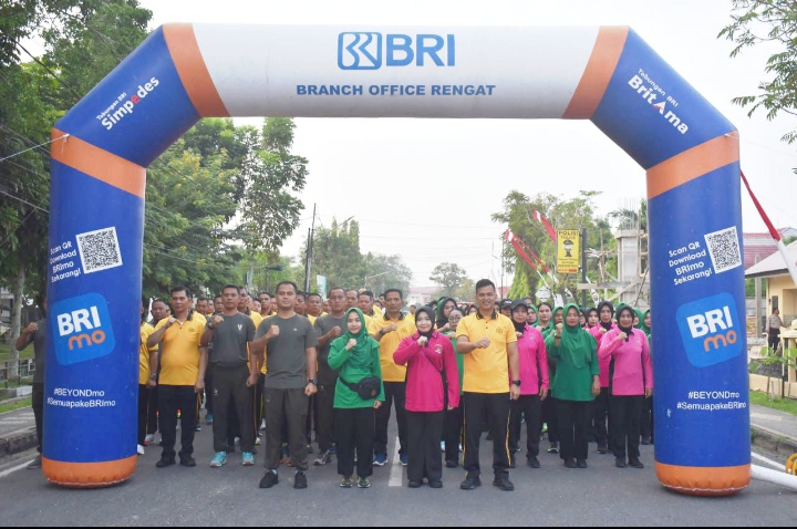 Dandim 0302/Inhu Ikuti Jalan Santai, Semarakkan HUT Polri Ke - 79 Semoga Kedepannya TNI-POLRI Semakin Solid