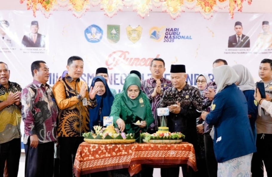 Rayakan Puncak Milad Ke-41 Tahun, SMAN 7 Pekanbaru di Kunjungi Ibu Plt Gubernur Riau