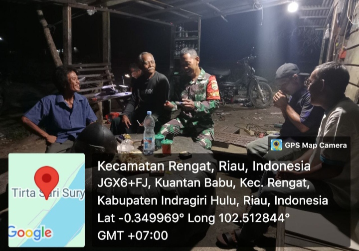 Manfaatkan Waktu Senggang Malam Haripun Babinsa Dapat Lakukan Komsos