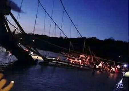 Jembatan Kuning Nusa Lembongan Bali Ambruk