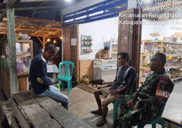 Guna Untuk Pastikan Wilayah Aman,Babinsa Laksanakan Patroli Malam