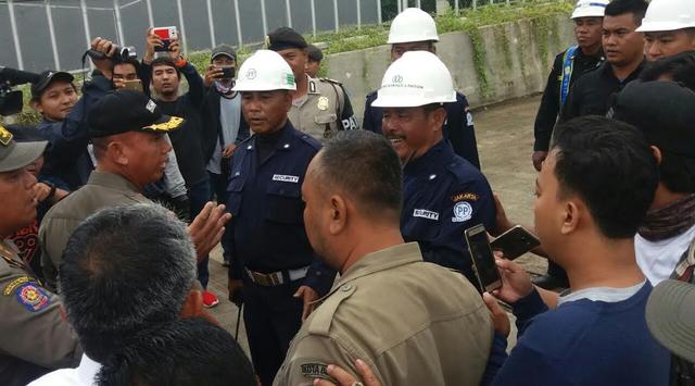 Satpam Larang Wakil Wali Kota Bekasi Cek Tangga Apartemen Roboh