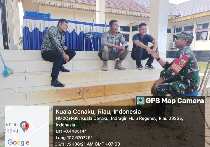 Bersama  TNI, Satpol PP Dan  Masyarakat Kedepankan Komsos Serta Silaturahmi di Wilayah Desa Binaannya .