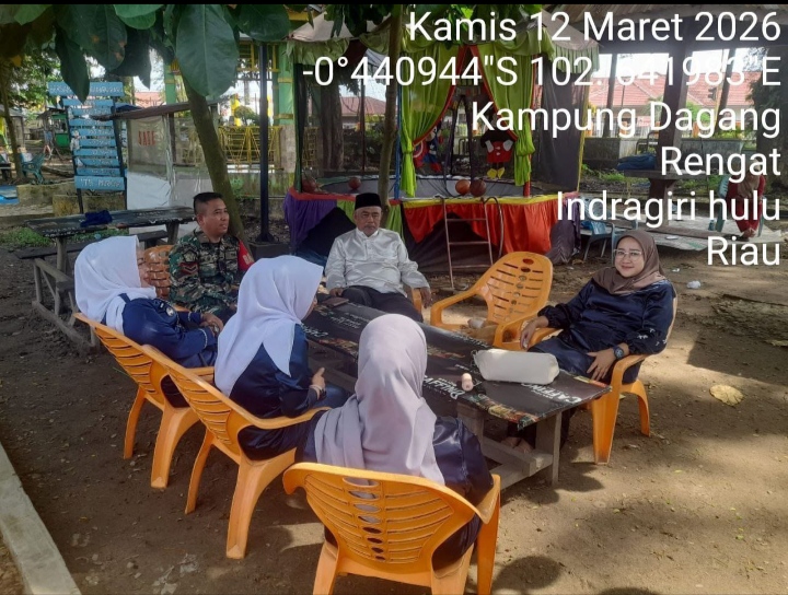 Jalin Keakraban Dengan Perangkat Desa. Babinsa Koramil 01/Rengat Laksanakan Komsos Di wilayah Binaan.