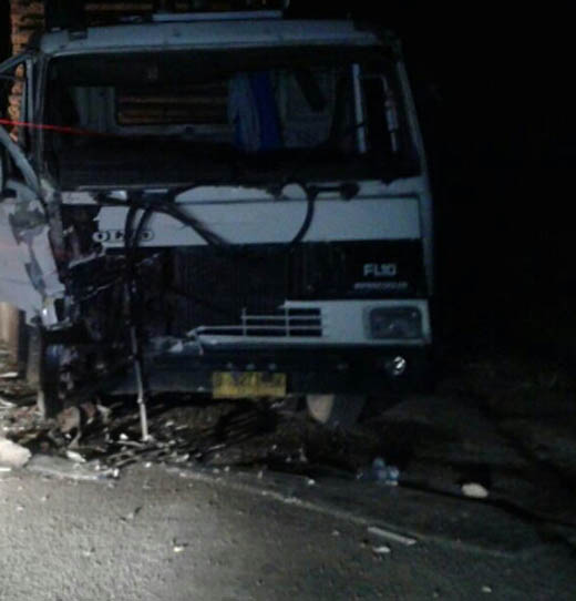 Rem Blong,  Truk Pengangkut Palet di Lintas Duri Seruduk Dua Mobil dan Satu Motor