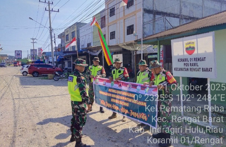 Tetap Waspada Babinsa Koramil 01/Rengat Lakukan Patroli dan Sosialisasi Karhutla Rutin