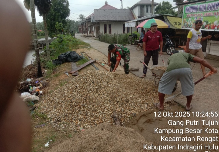 Babinsa Serda Zakirman Lakukan Komsos Secara Humanis Untuk Perherat Hubungan Dengan Warganya