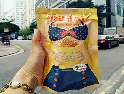 Tampilan Seronok, Bikini Snack Jadi Sorotan