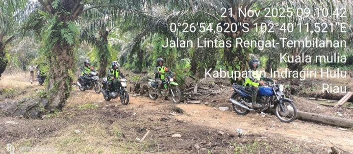 Anggota Koramil 01/Rengat Kodim 0302/Inhu Lakukan Patroli Dan Sosialisasi Karhutla Ke Masyarakat Kuala Cenaku