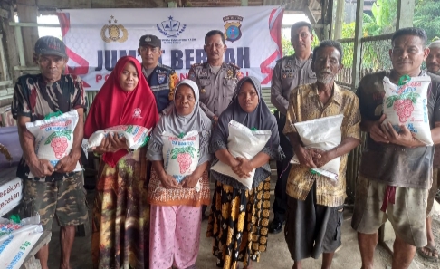 Jumat Berkah, Sejumlah Warga Terima Bantuan Beras dari Polres Tebing Tinggi