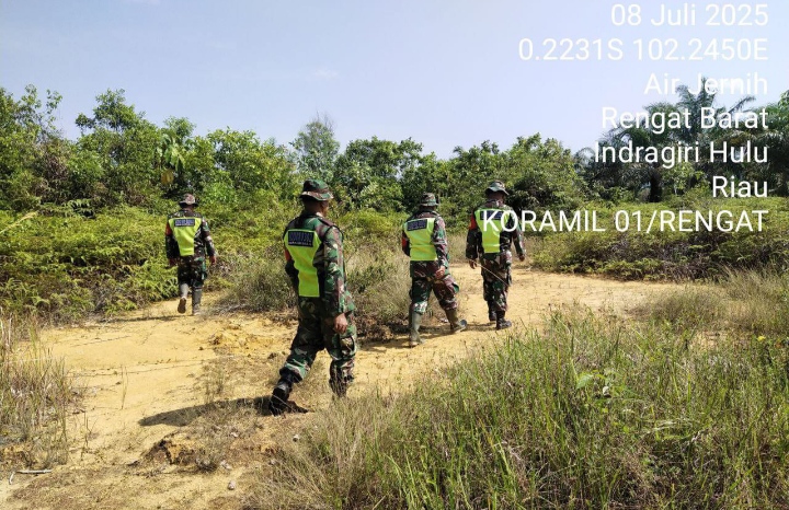 Melalui Patroli Dan Sosialisasi Babinsa Himbau Warga Yang Miliki Lahan Kosong Agar Diperhatikan Karena Rawan Karhutla