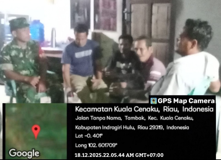 Babinsa Ajak Warga Bahas Keamanan Malam Hari Lewat Komsos Saat Silatuhrahminya.