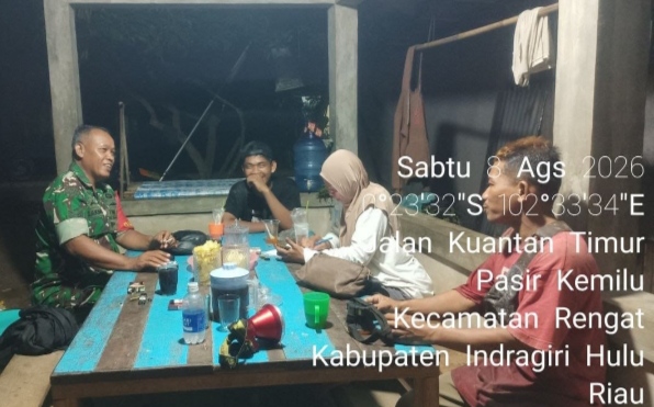 Patroli Di Desa Paskem, Babinsa Laksanakan Patroli Malam Dan Komsos Bersama Warga