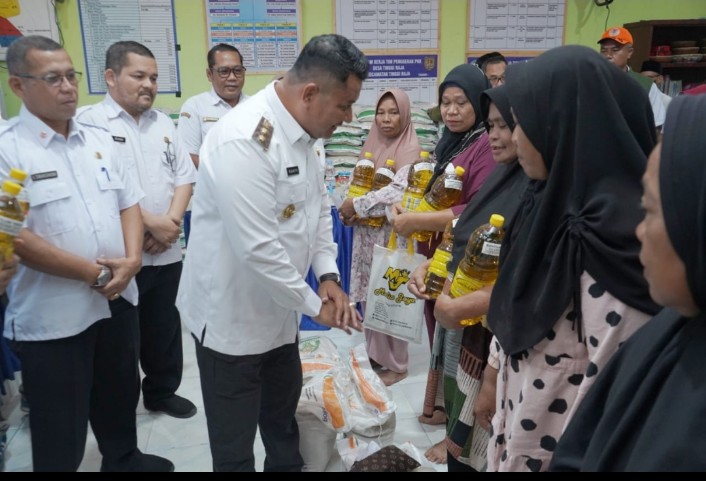 Pemkab Asahan Dan Bulog Salurkan Bantuan Pangan CPP Oktober–November 2025