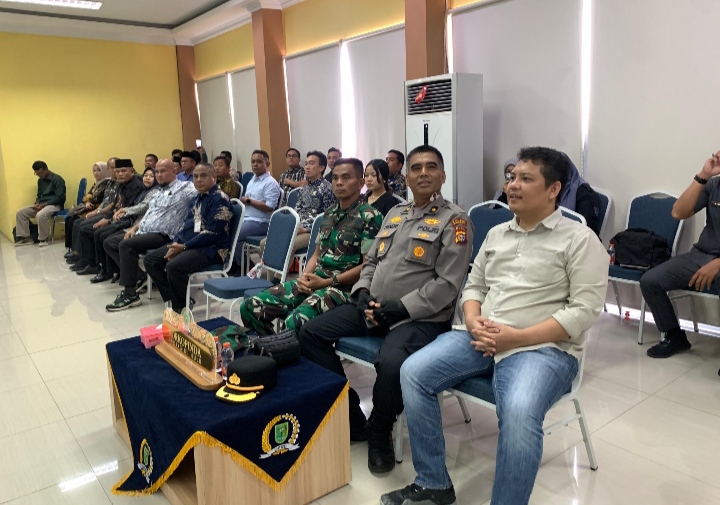 Komandan Kodim 0302/Inhu - Kuansing Diwakili Pasi Ops Hadiri  Rapat Paripurna Penyampaian Nota Dinas Dan APBD.P TA.2025