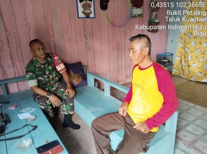 Agar Pahami Resiko Karhutla Babinsa Berikan Sosialisasi Kemasyarakat