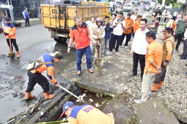 Kuras Siring Rawan Banjir di Jalan Baru Curup Langsung di Pantau Bupati dan Ketua DPRD Rejang Lebong