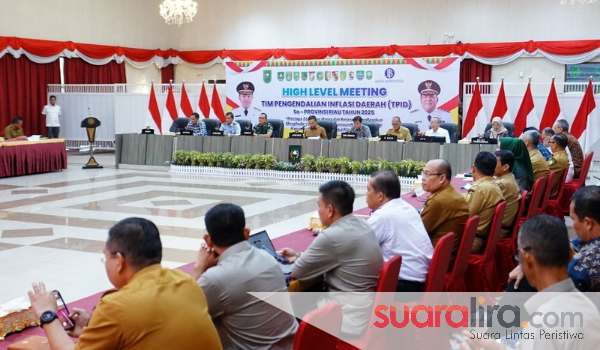 Bupati Asmar Hadiri Rapat Pengendalian Inflasi Daerah Bersama Gubernur Riau