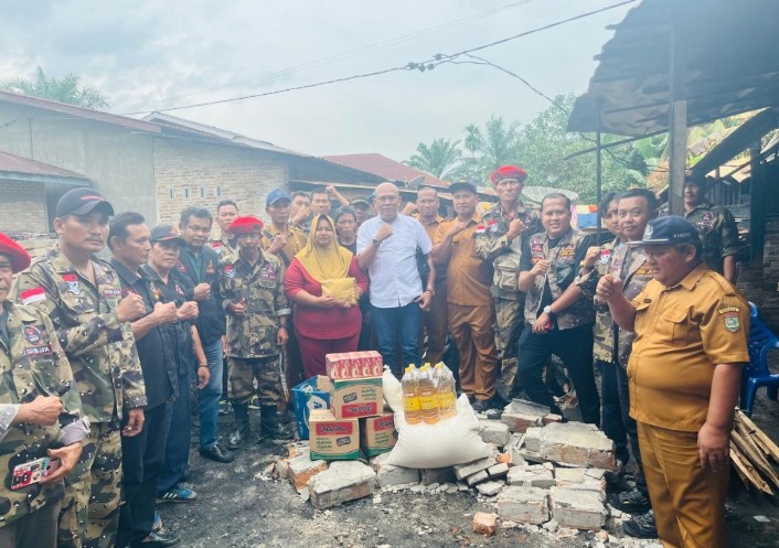 Ketua DPC Grib Jaya Kabupaten Asahan Sambangi Korban Kebakaran Di Dusun III Desa Gedangan Kecamatan Pulo Bandring