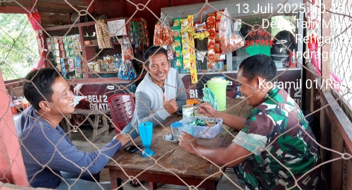 Tingkatkan Keakraban Babinsa Lakukan Komsos Dengan Warga Di Desa Binaan