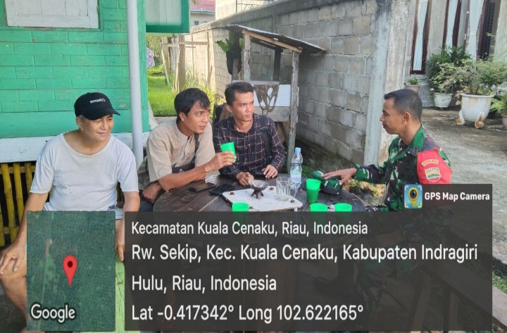 Upaya Kegiatan Melalui Komsos, Babinsa Jalin Silaturahmi Dengan Warga Desa Binaan