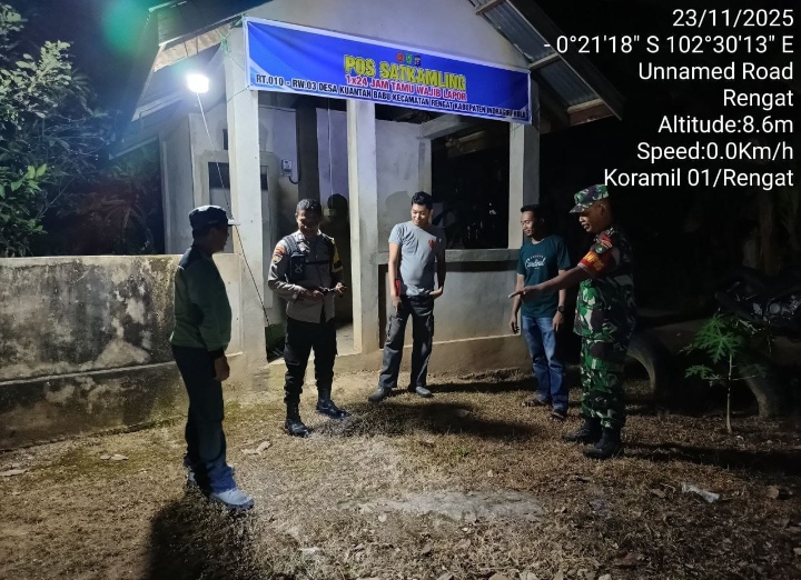 Babinsa Koramil 01/Rengat Bersama Pihak Terkait Lakukan Patroli Siskamling Secara Bersama