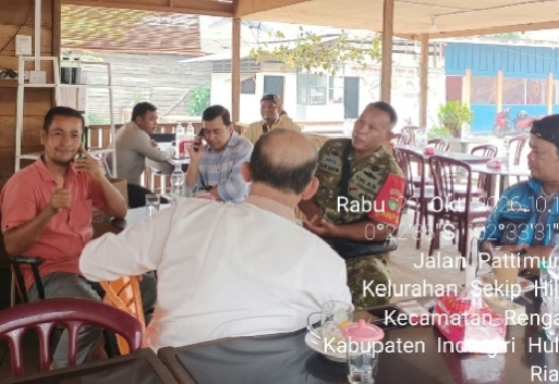 Ciptakan Keakraban dengan Warga Binaan, Babinsa Koramil 01/Rengat Aktif Laksanakan Komsos
