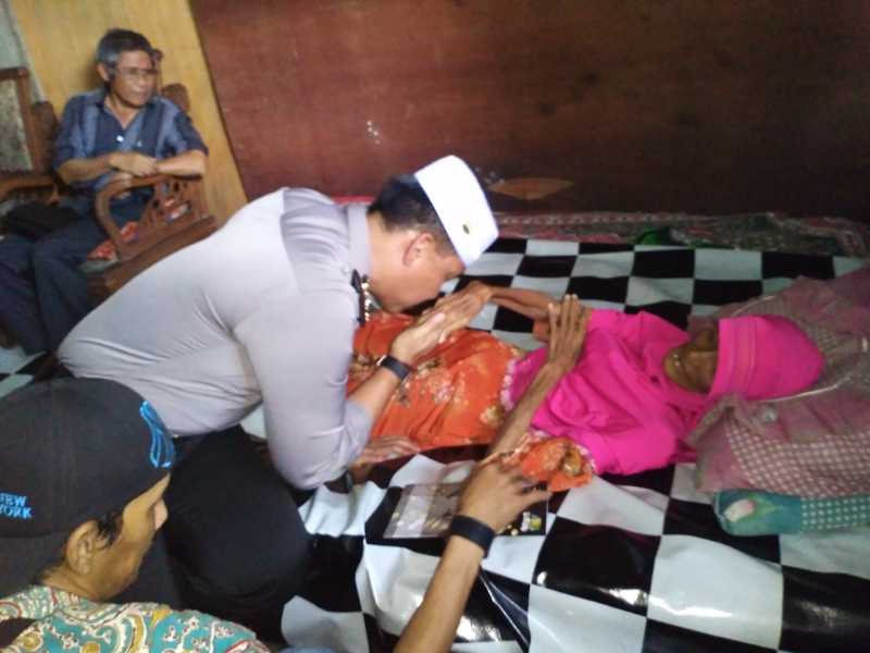 Jum'at Barokah Polresta Pekanbaru Sambangi Ibu Aisyah 