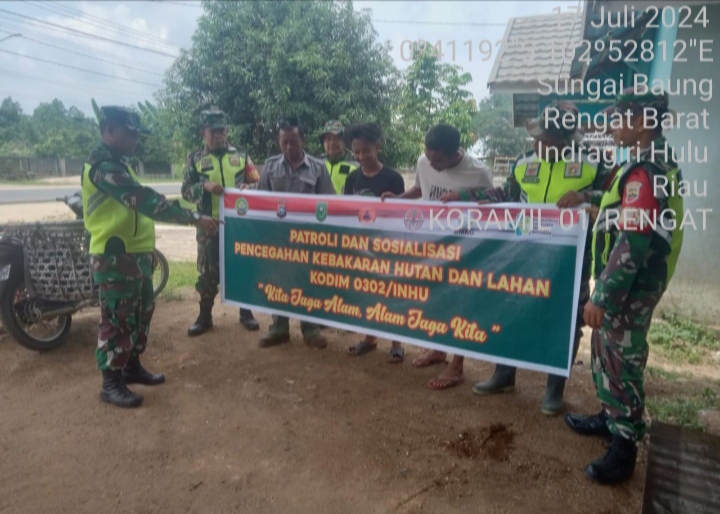 Anggota Koramil 01/Rengat Kodim 0302/Inhu Rutin Patroli sosialisasi Karhutla kepada masyarakat.