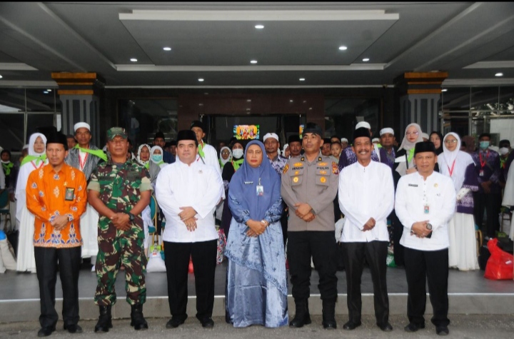 Dandim 0302/Inhu Diwakili Kepala Staf Kodim 0302/Inhu Hadiri Acara Penyambutan Kepulangan Jema'ah Haji kloter 8 Inhu