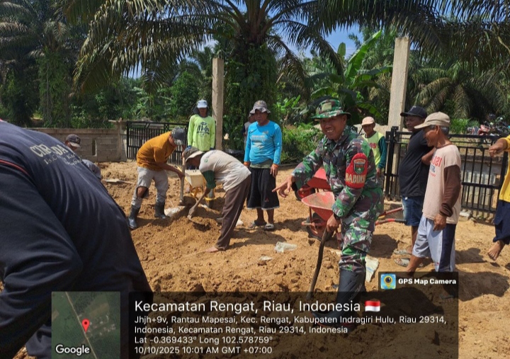 Babinsa Tunjukkan Budaya Goro  Bersama Warga Desa Binaan.
