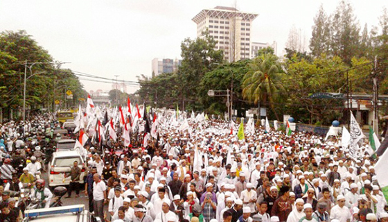 Massa Mulai Tinggalkan Jalan Medan Merdeka