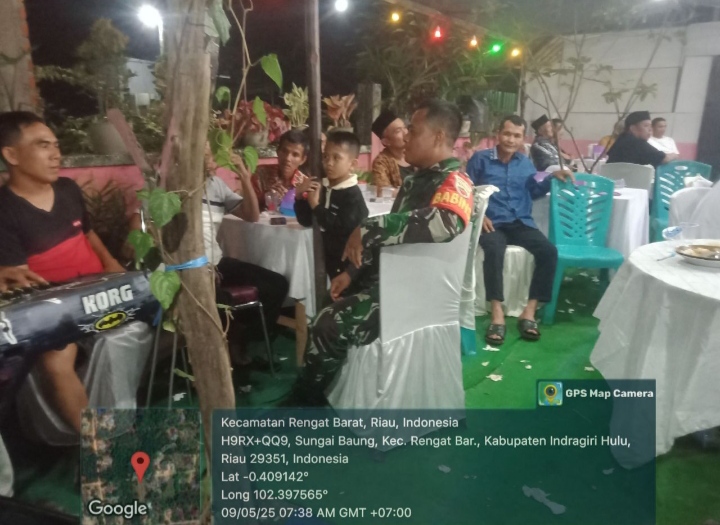 Hadir Acara Resepsi Pernikahan Warga Di Desa Binaan, Babinsa Koramil 01/Rengat Sambil Pererat Hubungan Silaturahmi.