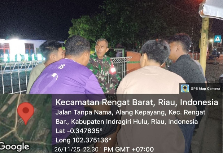 Pantauan Wilayah Desa Melalui Patroli Malam, Babinsa Koramil 01/Rengat  Ciptakan Inginkan Kondusifitas