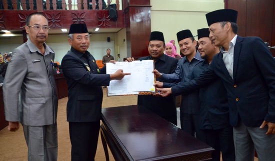 Wali Kota & Ketua DPRD Kota Bekasi Sahkan KUPA-PPAS Perubahan