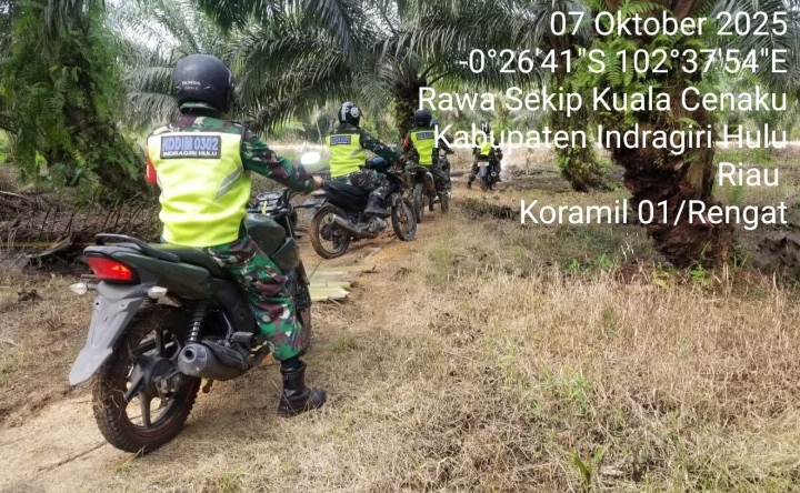Anggota Koramil 01/Rengat Kodim 0302/Inhu Patroli Karlahut Di Desa Rawa Sekip.