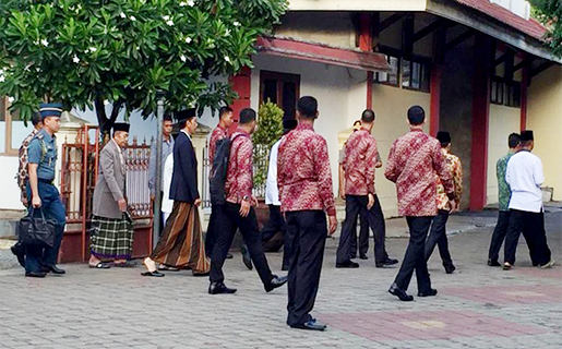 Jokowi Salat Idul Adha Bersama Warga Serang