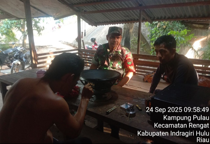 Dengan Komsos Babinsa Pererat Hubungan Dengan Masyarakat Melalui Komsos Dengan Cara Humanis.