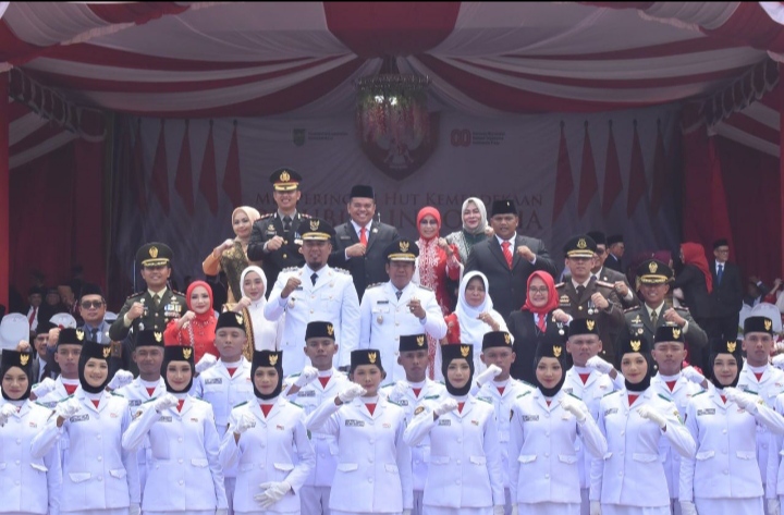 Dandim 0302/Inhu-Kuansing Hadiri Upacara Pengibaran Bendera Merah Putih Dan Detik Detik Proklamasi HUT RI Ke - 80 Tahun 2025. ‎
