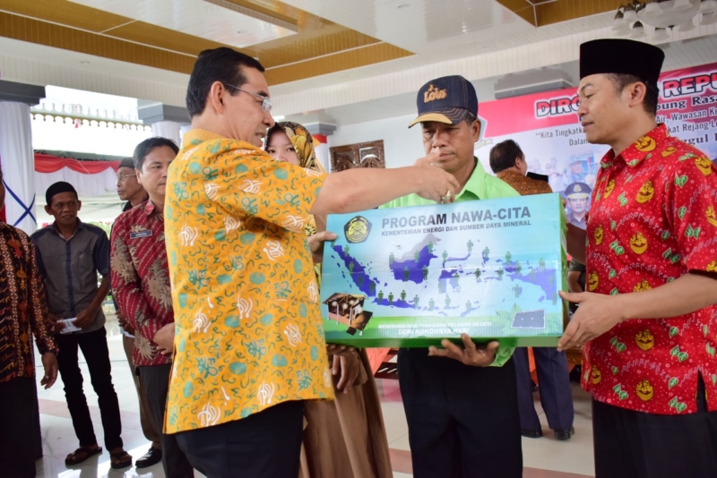 PemKab Rejang Lebong Terima Bantuan LTSHE dari Kementerian ESDM