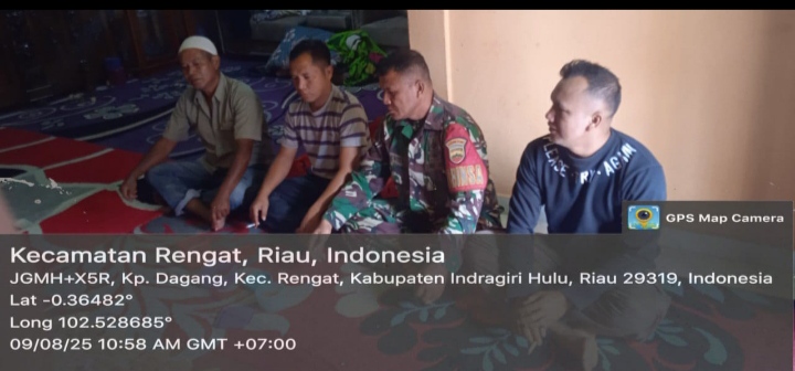 Kebersamaan Tetap Terjalin Dengan Babinsa Selalu Akrab Dalam Komsosnya Dengan Warga