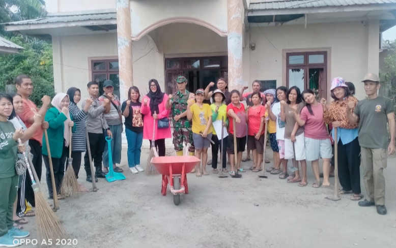 Ciptakan Kota Bersih dan Asri, Lurah Damar Sari Gotong Royong Bersama Warga