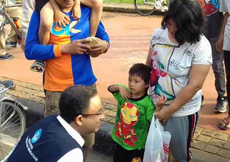 Anies Baswedan Ajak Orang Tua Antar Anak ke Sekolah