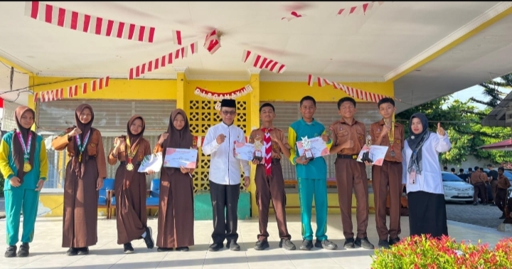 Prestasi Luar Biasa Raihan Siswa Siswi SMPN 13 Pekanbaru