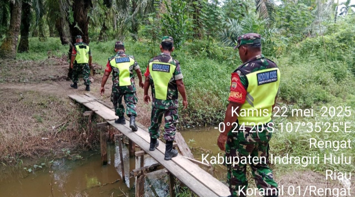 Inginkan Bebas Dari Pembakaran Babinsa Koramil 01/Rengat Patroli Diwilayah Desa Binaanya