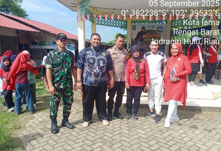 Biasakan Hidup Sehat Babinsa Koramil 01/Rengat Bersama Perangkat Desa dan Masyarakat Melaksanakan Senam Sehat