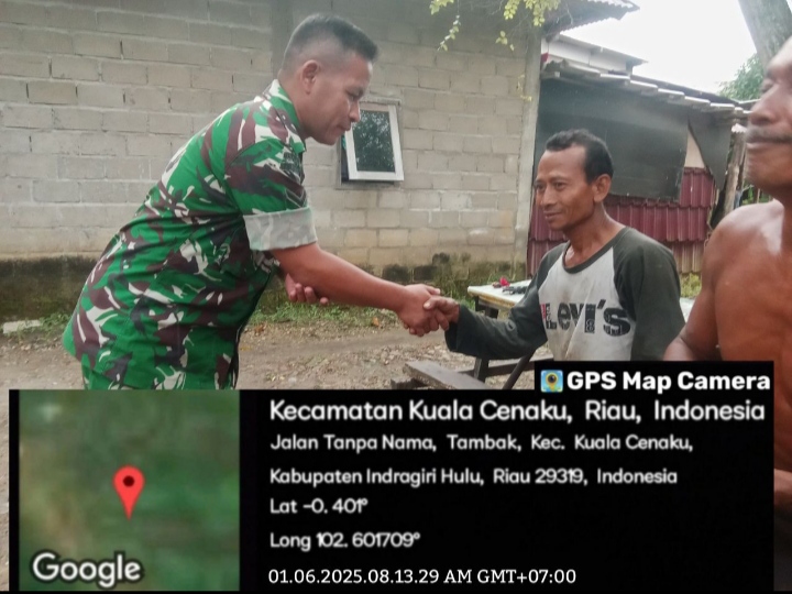 Babinsa Koramil 01/Rengat Sambangi Desa Tambak Guna Jalankan Komsos Di Desa Binaan