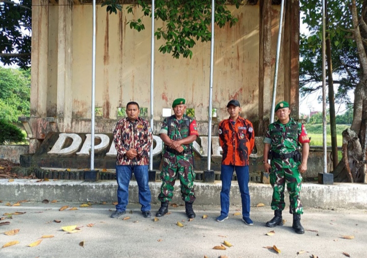 Sinergitas TNI Dan Ormas Dalam Melaksanakan Patroli Pengamanan Di Gedung DPRD Dan Kantor Bupati